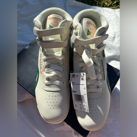 Reebok White and Green High-Top Sneakers - Picture 8 of 9